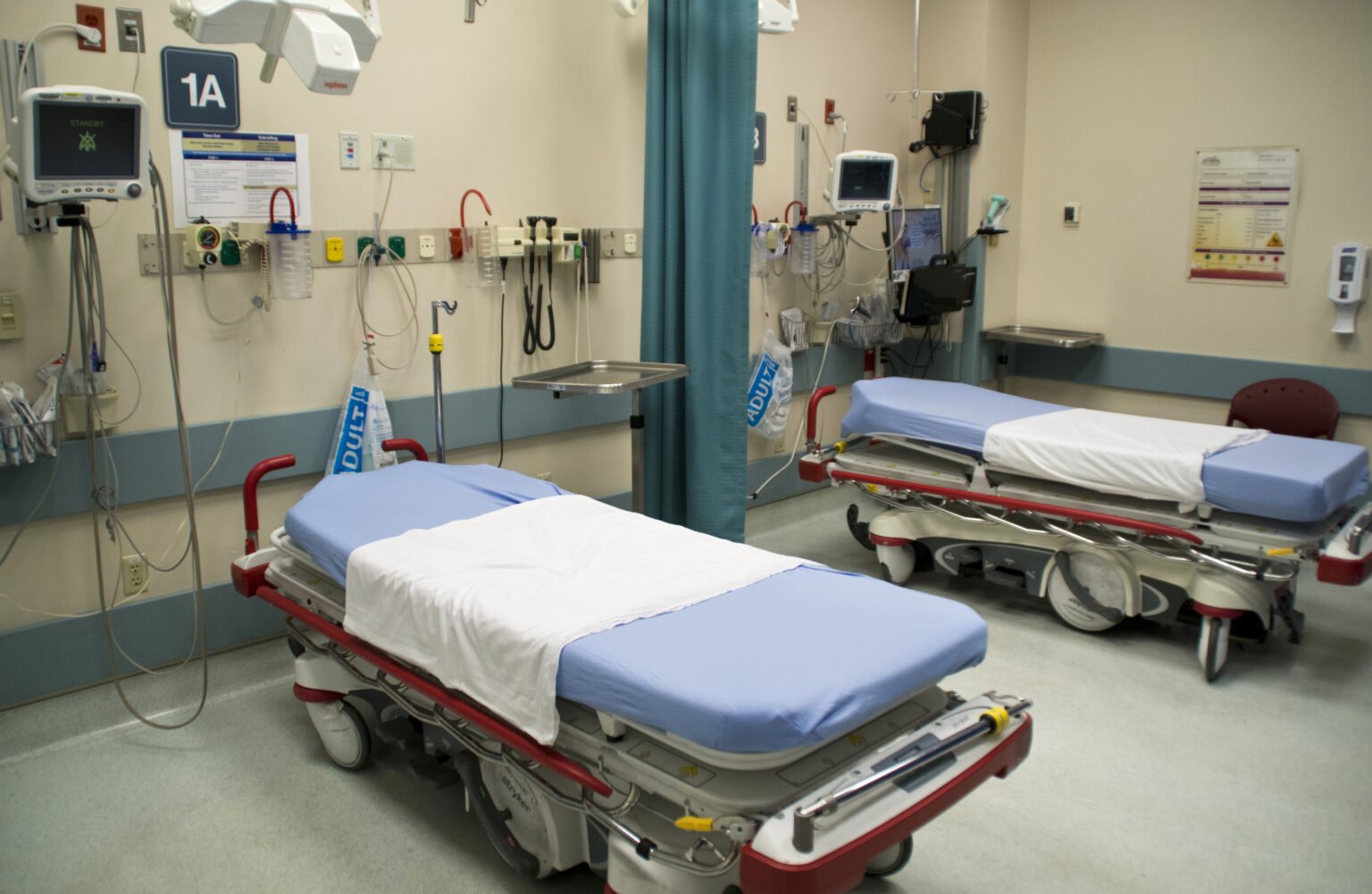 How to Compare Medical Equipment Before Buying: A Complete Buyer’s Guide | SkyMedIdent SunriseHospitalTour013118 004 1536x1001 1